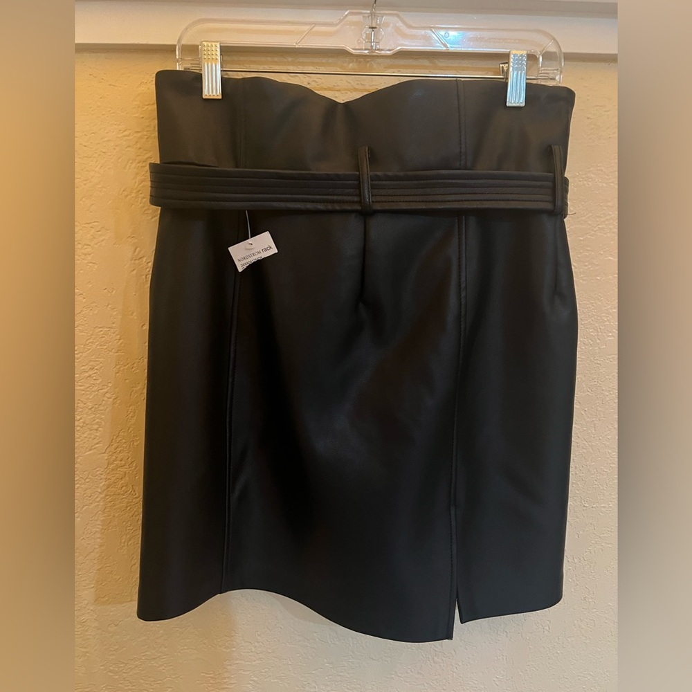 NWT Blank NYC Black Faux Leather Mini Skirt, Size Medium - Picture 4 of 5